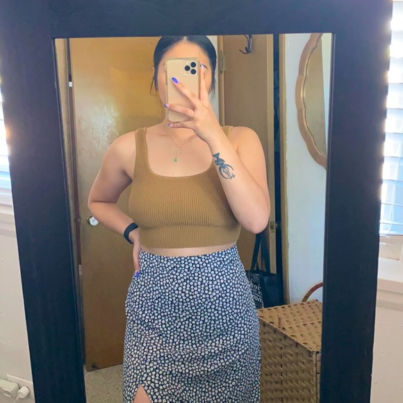 Aritzia Babaton Top - Picture 1 of 2